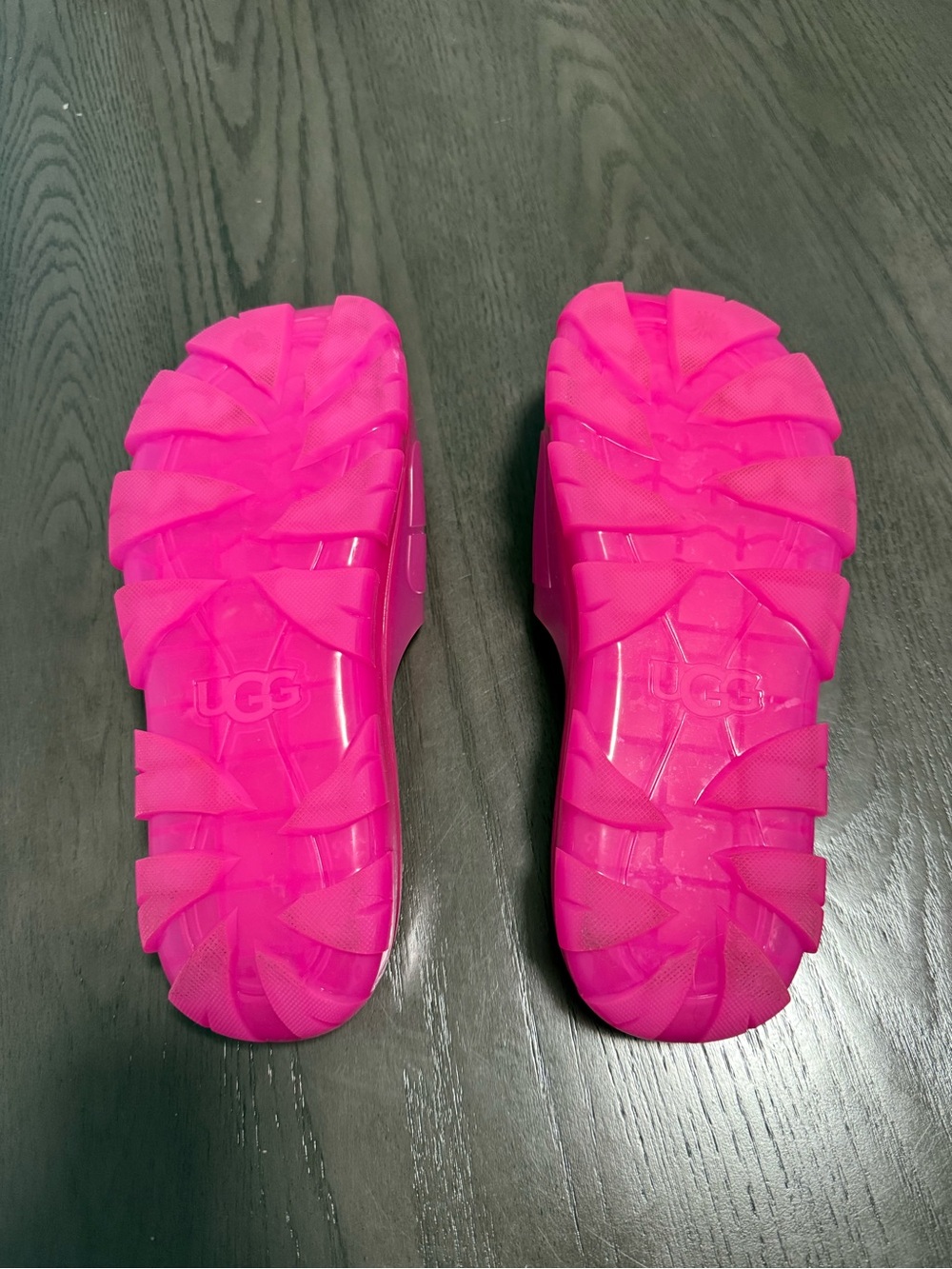 UGG Women’s Jella Clear Watercolors Slide Sandals Size 9 Dragon Fruit - Picture 8 of 8